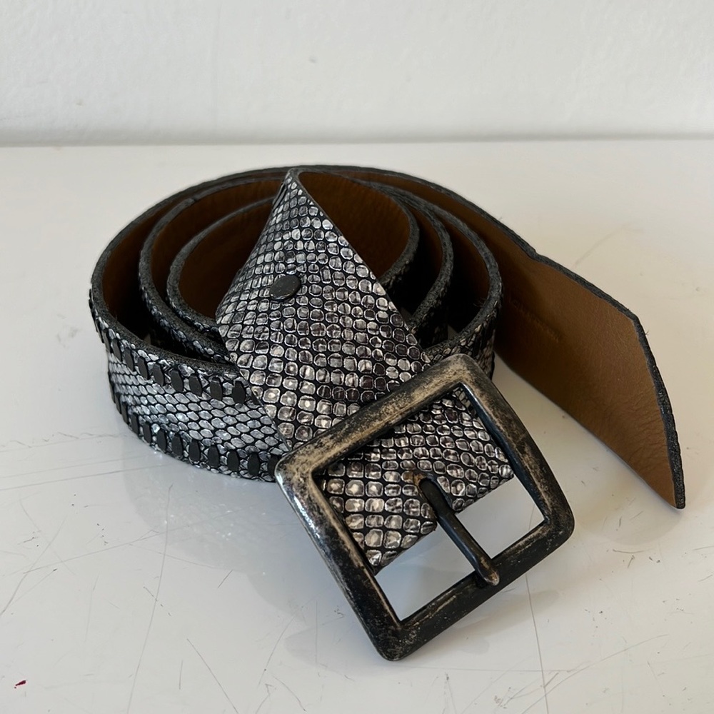 Calleen Cordero Metallic Silver Snakeskin Style Mala 1.5" Belt. Size 38